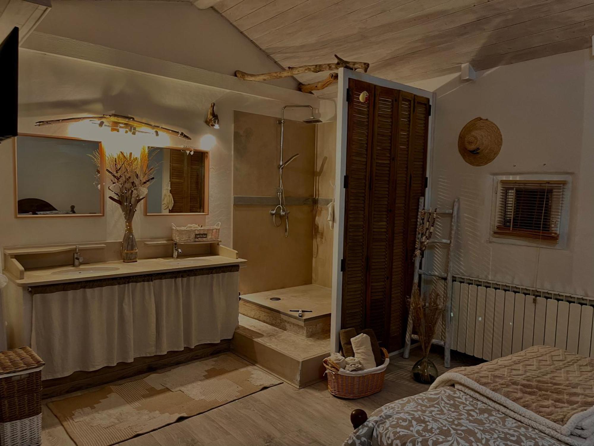 Villa La Maison Du Bougainvillier 10 Personnes Dions